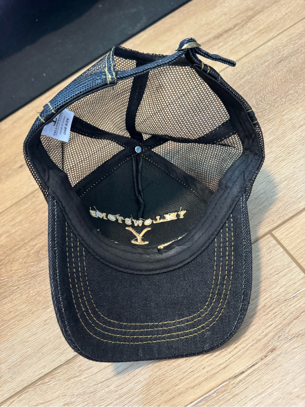 Yellowstone Dutton Ranch black mesh trucker hat One Size - Picture 5 of 7